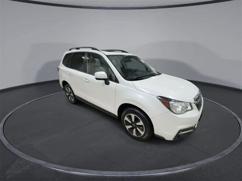 Used 2017 Subaru Forester 2.5i Premium image 2