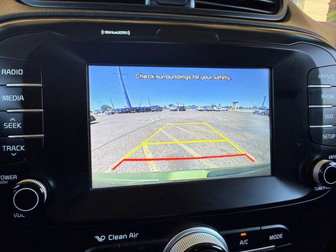 Used 2018 Kia Soul + FWD image 32