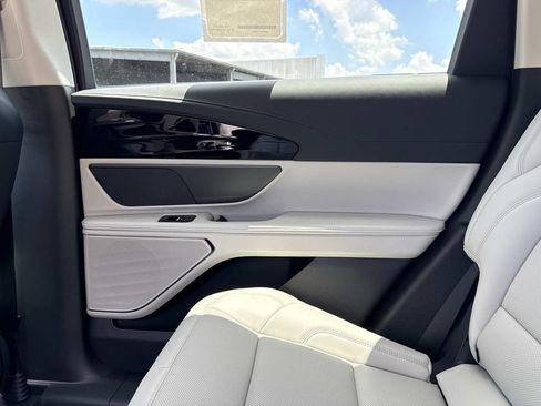 New 2026 Lincoln Nautilus Premier AWD/4WD image 15
