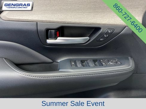 Used 2024 Toyota Grand Highlander AWD image 14