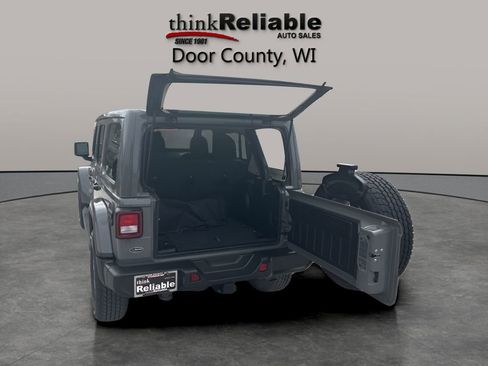 Used 2023 Jeep Wrangler Unlimited Sahara w/ Cold Weather Group AWD/4WD image 7