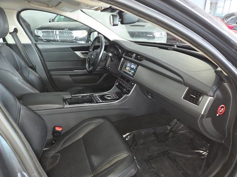 Used 2016 Jaguar XF Prestige AWD/4WD image 28