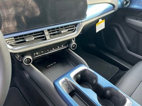 New 2026 Chevrolet Equinox EV LT image 25