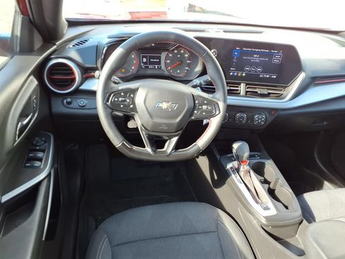 Used 2024 Chevrolet Trax RS FWD image 6