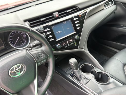 Used 2018 Toyota Camry SE w/ Convenience Package FWD image 21
