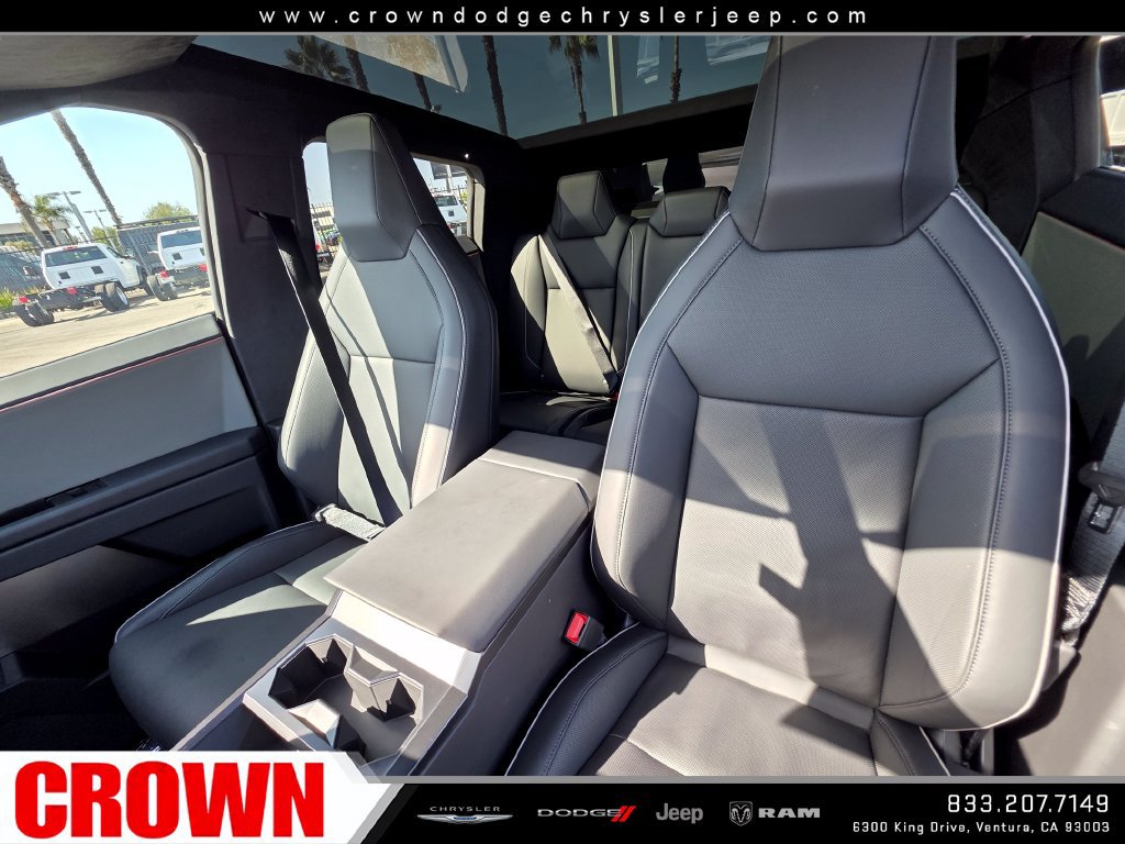 Used 2024 Tesla Cybertruck AWD Crew Cab image 40