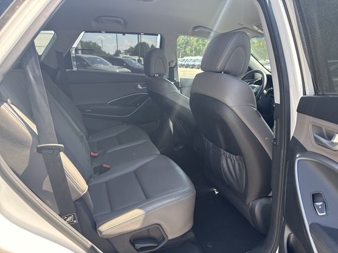 Used 2016 Hyundai Santa Fe SE w/ Option Group 02 FWD image 18