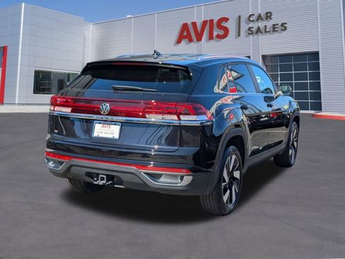 Used 2025 Volkswagen Atlas Cross Sport SE FWD image 6