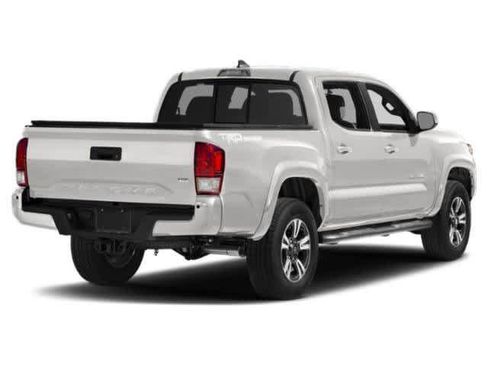 Used 2018 Toyota Tacoma TRD Sport image 2