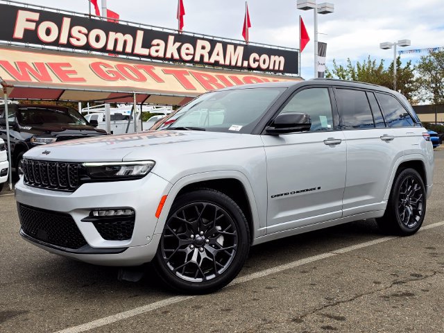 Certified 2025 Jeep Grand Cherokee Summit w/ Obsidian Package AWD/4WD image 3