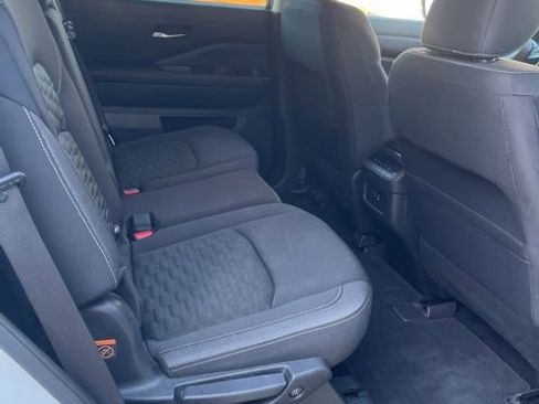 Used 2022 Nissan Pathfinder SV image 9