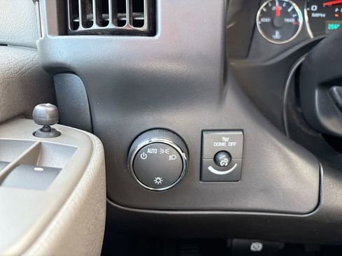 Used 2025 Chevrolet Express 3500 LS RWD image 22