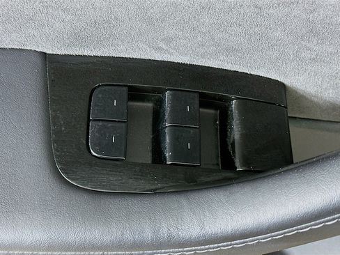 Used 2021 Tesla Model Y Long Range AWD/4WD image 15