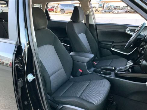Used 2023 Kia Soul LX image 8