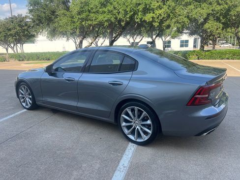 Used 2021 Volvo S60 T5 Momentum FWD image 6