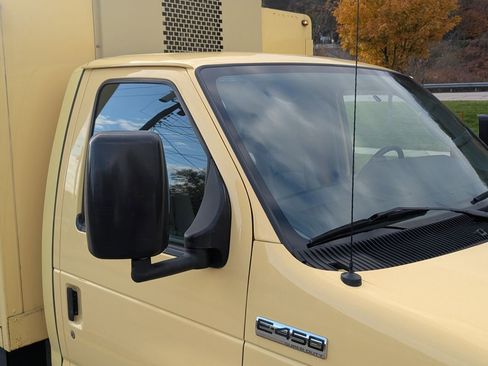 Used 2019 Ford E-450 and Econoline 450 Super Duty w/ Power Windows & Locks Group image 15