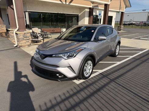 Used 2019 Toyota C-HR LE FWD image 2