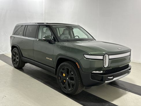 Used 2023 Rivian R1S Adventure image 7