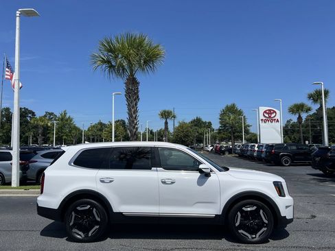 Used 2023 Kia Telluride S FWD image 11