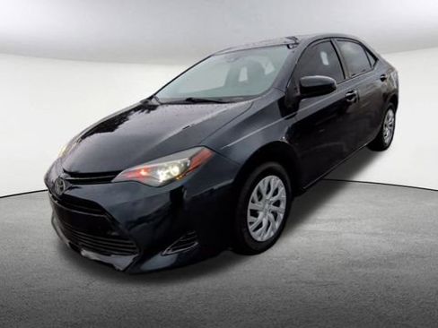 Used 2018 Toyota Corolla LE image 4