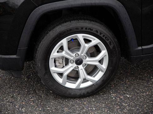 Used 2025 Jeep Compass Latitude image 9