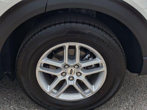 New 2026 Ford Explorer Active RWD image 7
