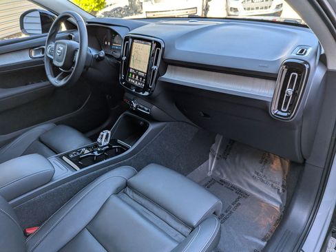 Used 2024 Volvo XC40 B5 Ultimate w/ Protection Package Premier AWD/4WD image 33