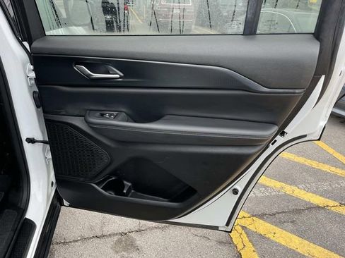 Certified 2023 Jeep Grand Cherokee L Laredo image 22