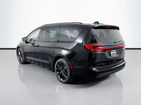 New 2026 Chrysler Pacifica Select w/ S Appearance Package FWD image 5