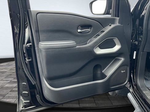 Used 2022 Nissan Frontier SV w/ SV Premium Package AWD/4WD image 24