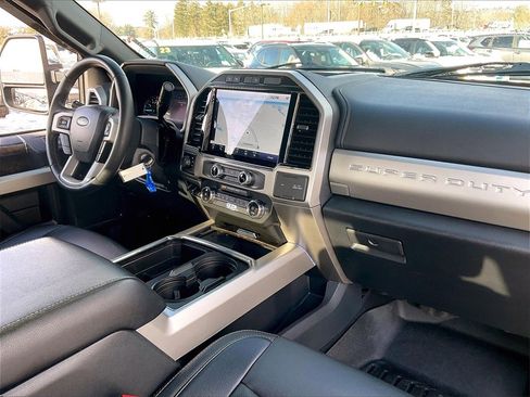 Used 2022 Ford F250 Lariat w/ Chrome Package image 13