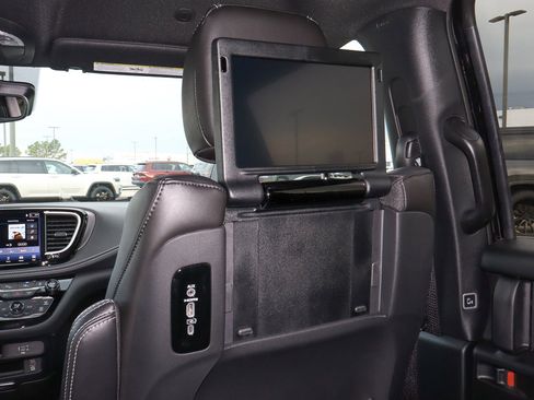 New 2026 Chrysler Pacifica Select image 21