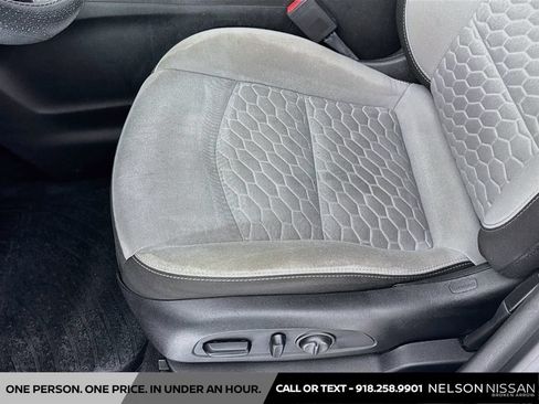 Used 2020 Chevrolet Equinox LS w/ LS Convenience Package FWD image 18