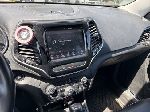 Used 2019 Jeep Cherokee Limited AWD/4WD image 13