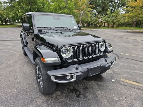 Used 2024 Jeep Wrangler Unlimited Sahara w/ Technology Group AWD/4WD image 8