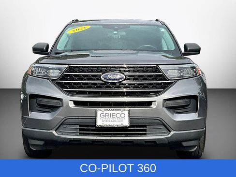 Used 2021 Ford Explorer XLT AWD/4WD image 2