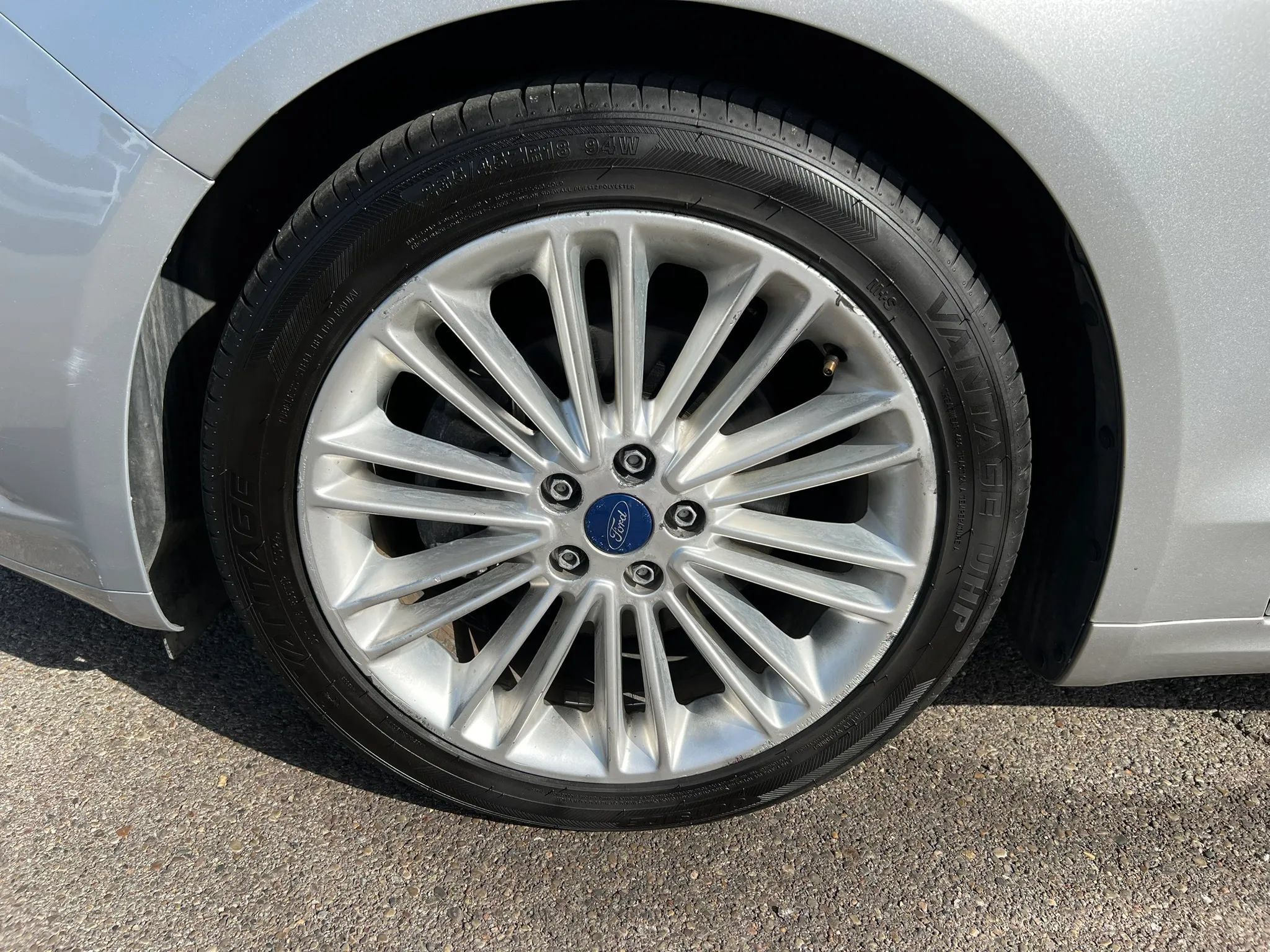 Used 2016 Ford Fusion SE w/ Equipment Group 202A FWD image 9