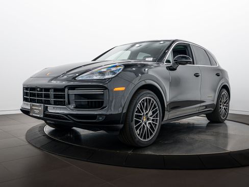 Certified 2023 Porsche Cayenne Turbo AWD/4WD image 1