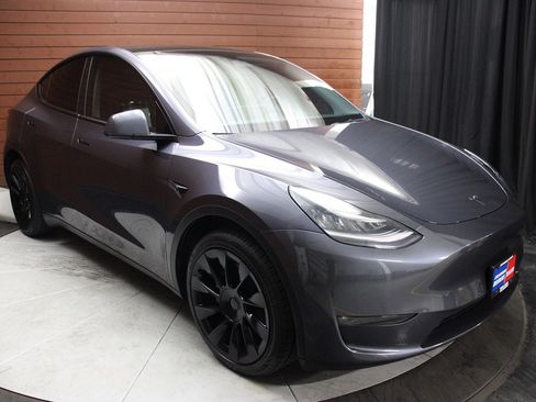 Used 2023 Tesla Model Y Long Range image 14