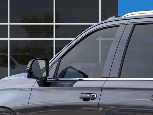 New 2026 Chevrolet Suburban Premier image 12