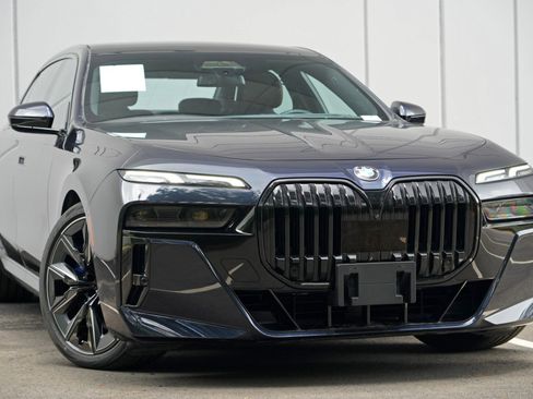 Used 2023 BMW 760i xDrive AWD/4WD image 4