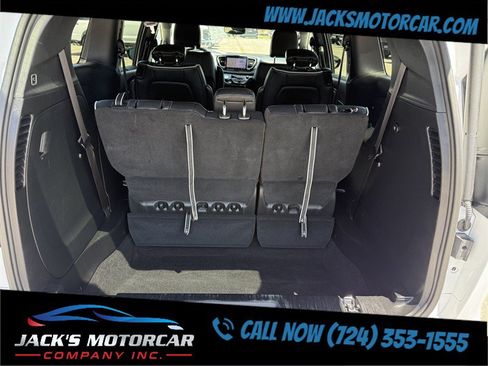 Used 2026 Chrysler Pacifica Limited FWD image 13
