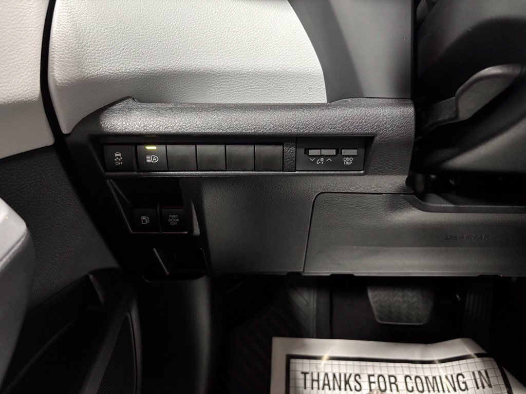 Used 2026 Toyota Sienna LE FWD image 17