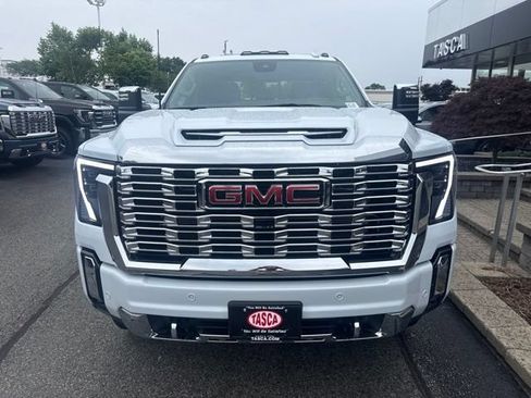 New 2026 GMC Sierra 2500 Denali w/ Denali Reserve Package AWD/4WD image 2
