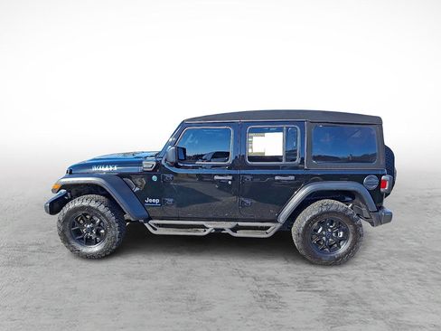 Used 2024 Jeep Wrangler Unlimited image 2