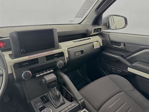 Used 2024 Toyota Tacoma TRD Off-Road image 35