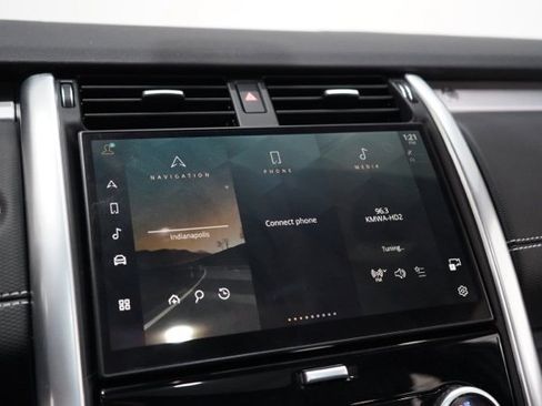 Used 2024 Land Rover Discovery Dynamic SE image 23