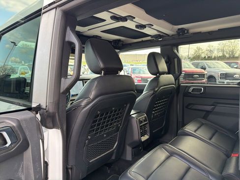 Used 2025 Ford Bronco Badlands image 14