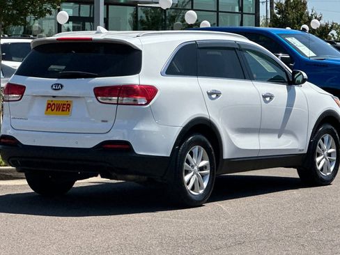 Used 2016 Kia Sorento AWD w/ LX Convenience Package image 4