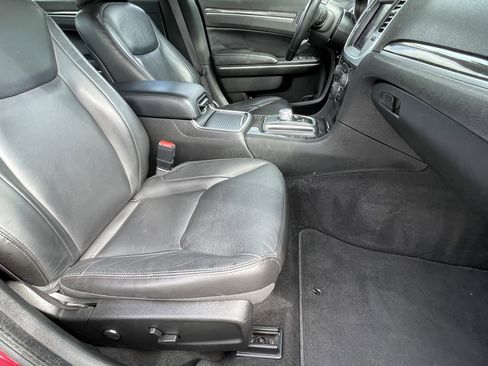 Used 2022 Chrysler 300 Touring L image 14